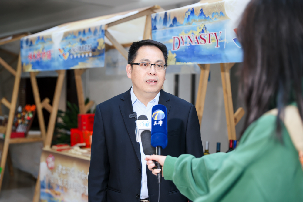 006c4183-23d1-40d1-b5ee-07e478efc45e 006c4183-23d1-40d1-b5ee-07e478efc45e